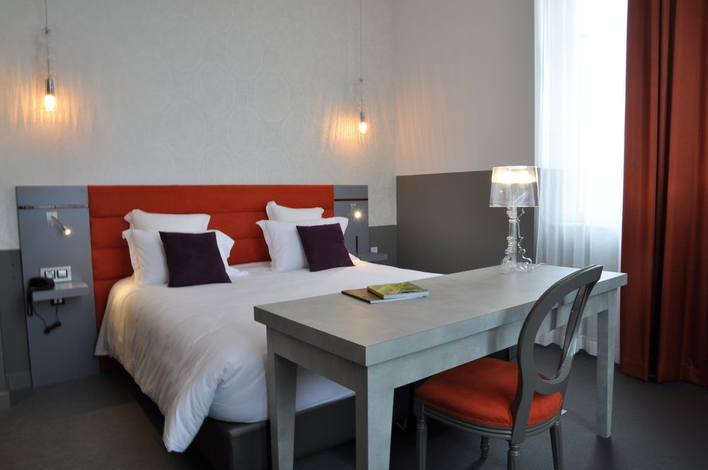 Les 3 Lieux Hotell Les Ponts-de-Cé Exteriör bild