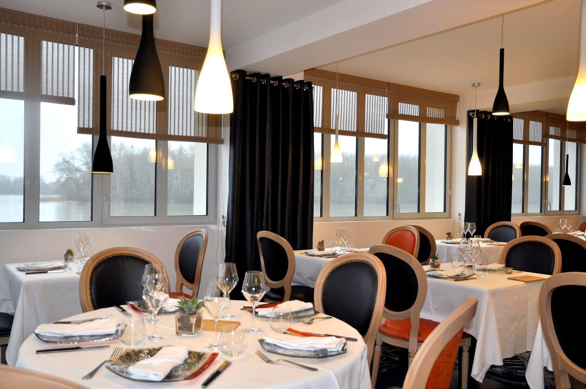Les 3 Lieux Hotell Les Ponts-de-Cé Exteriör bild