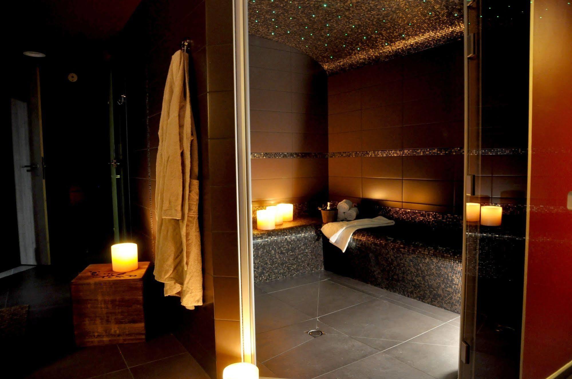 Les 3 Lieux Hotell Les Ponts-de-Cé Exteriör bild